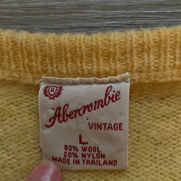 VINTAGE yellow Abercrombie sweater!! - Picture 2 of 5